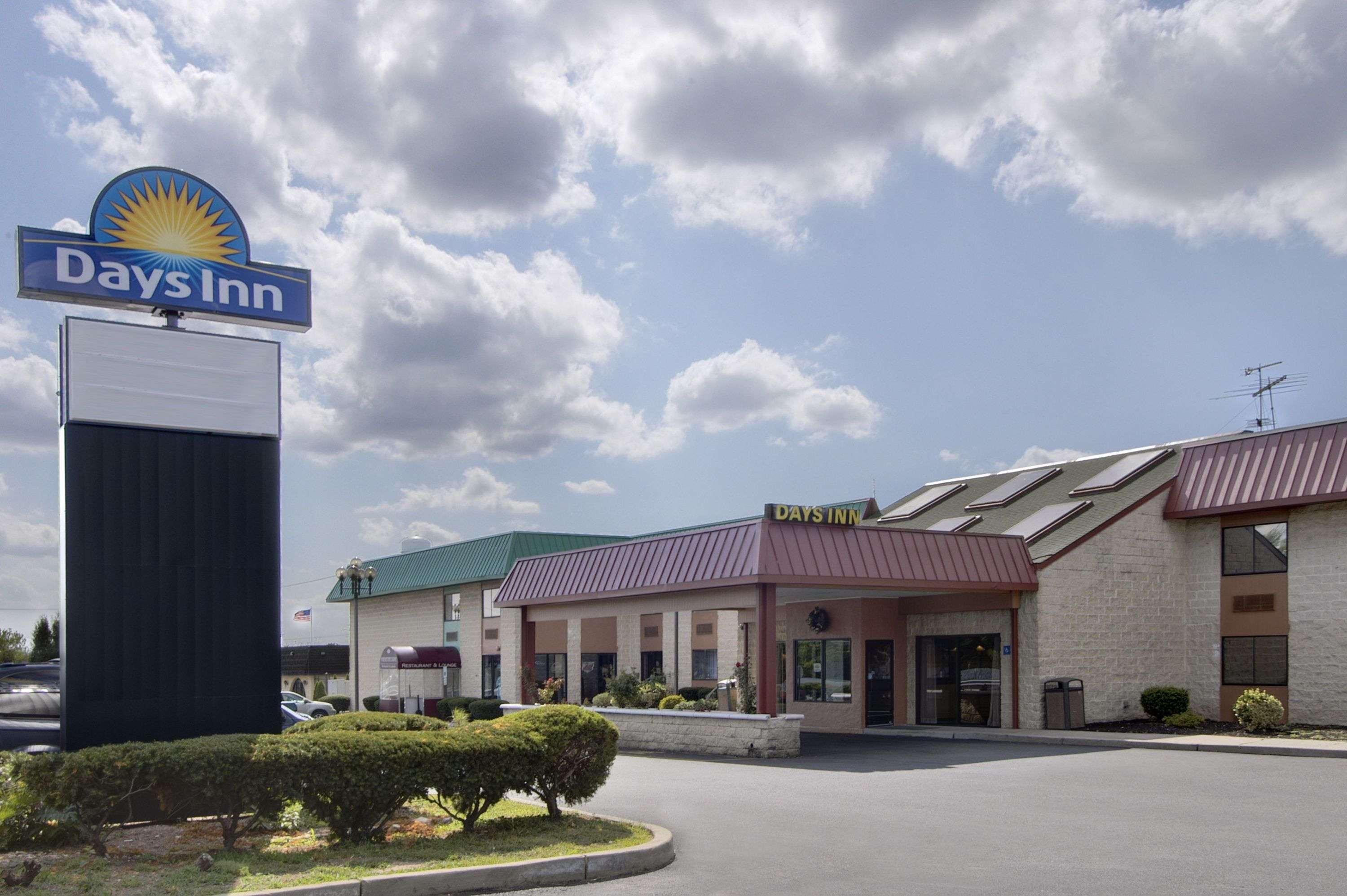 Days Inn By Wyndham Hillsborough Exterior photo